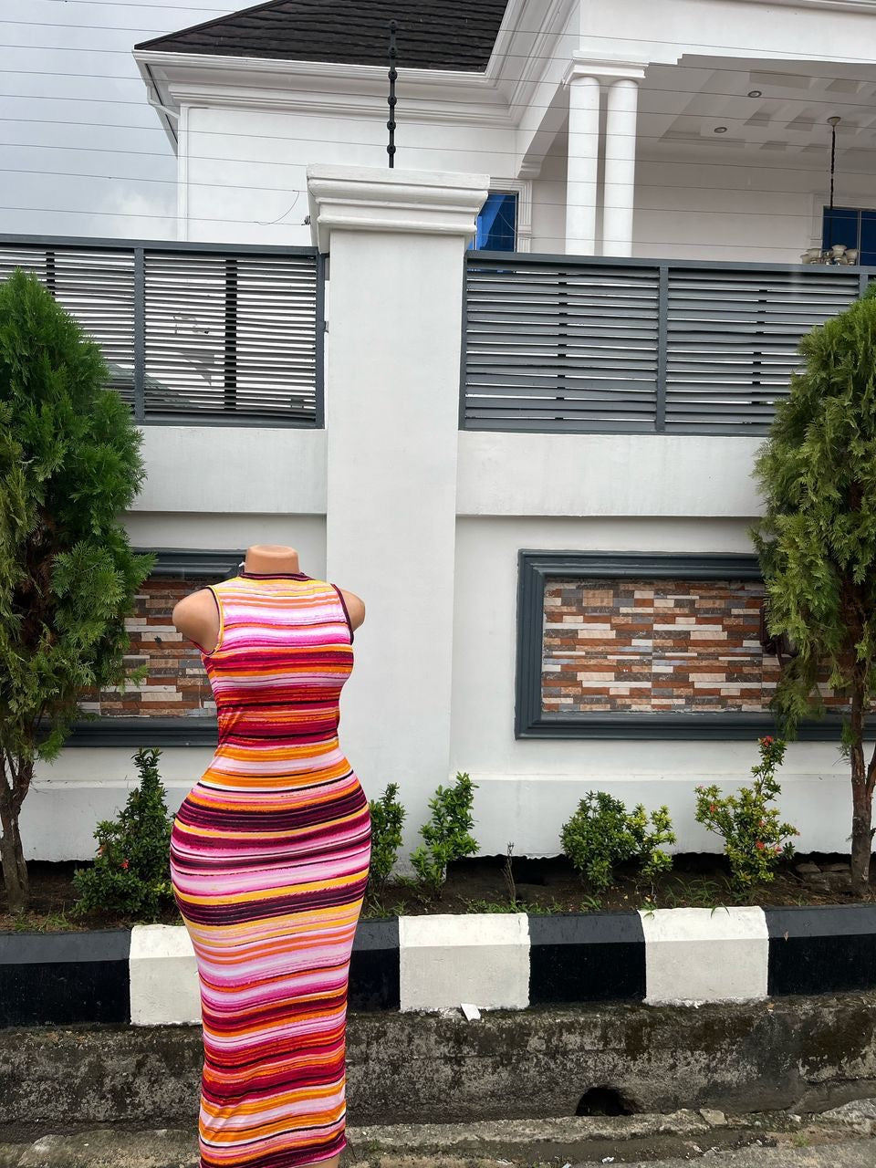 Outing look with low back cut