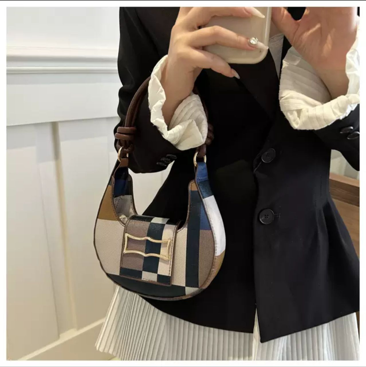 Trendy ladies hand bag