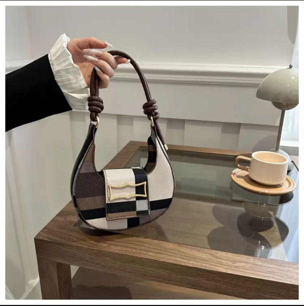 Trendy ladies hand bag