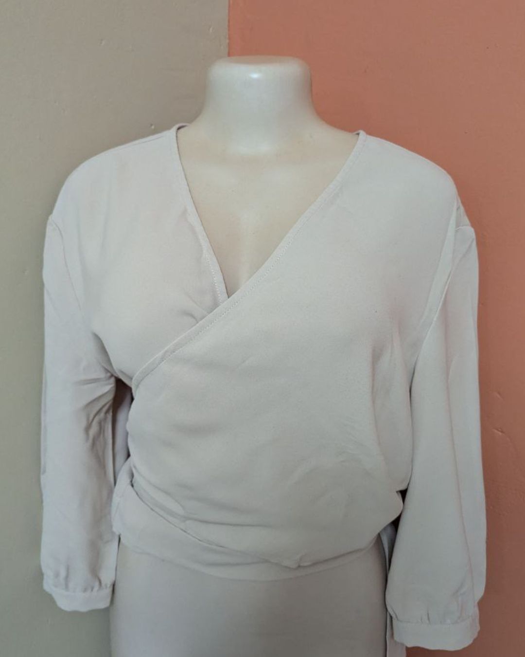 Light Wrap-Style Lounge Set for Women – V-Neck Long Sleeve Top (THRIFT)