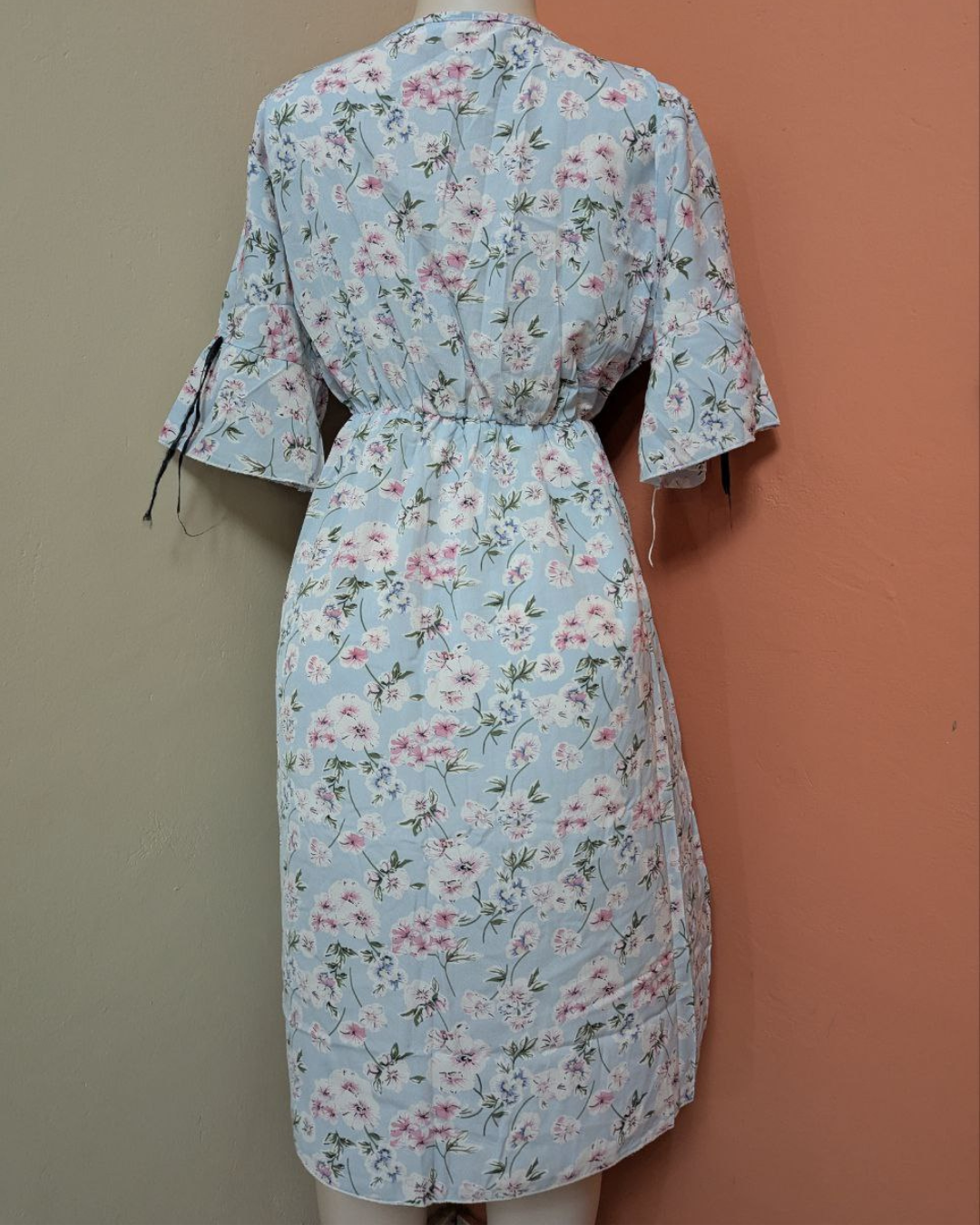 Light Blue Floral Midi Dress for Women – Elastic Waist & Flared Elbow Sleeves (THRIFT)