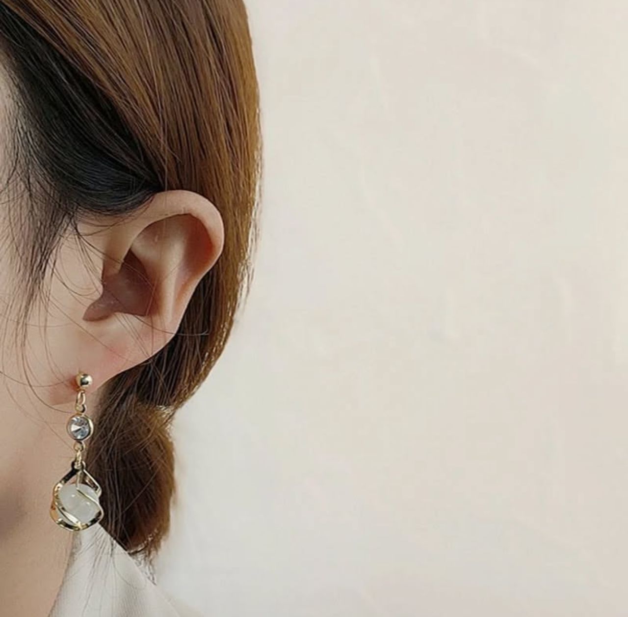 Ladies earrings. Simple looks