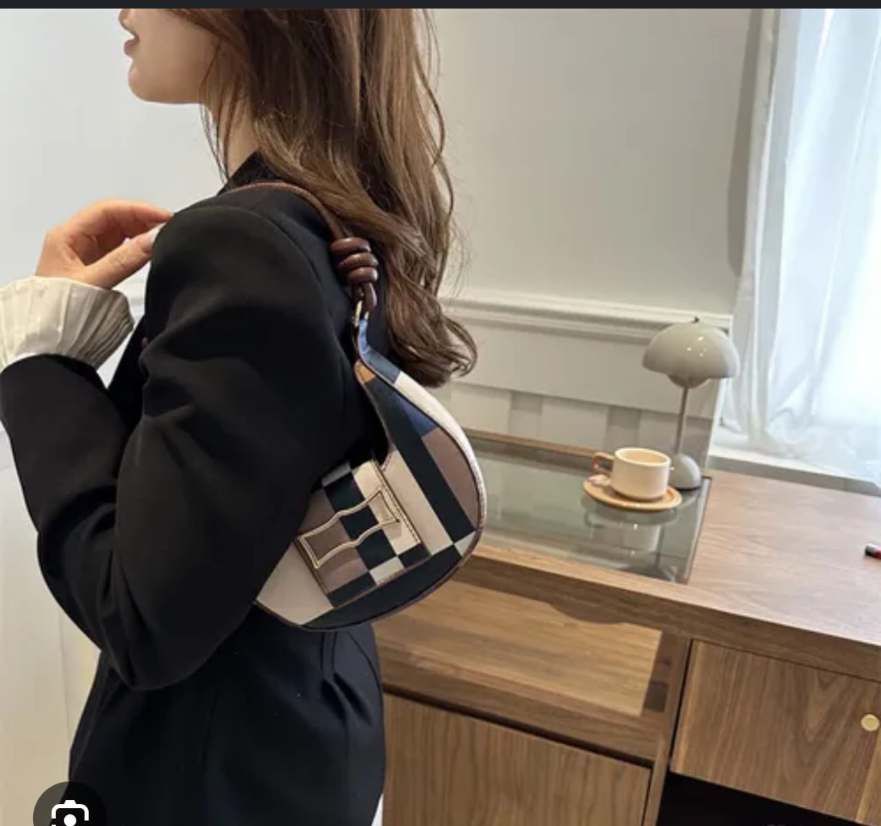 Trendy ladies hand bag