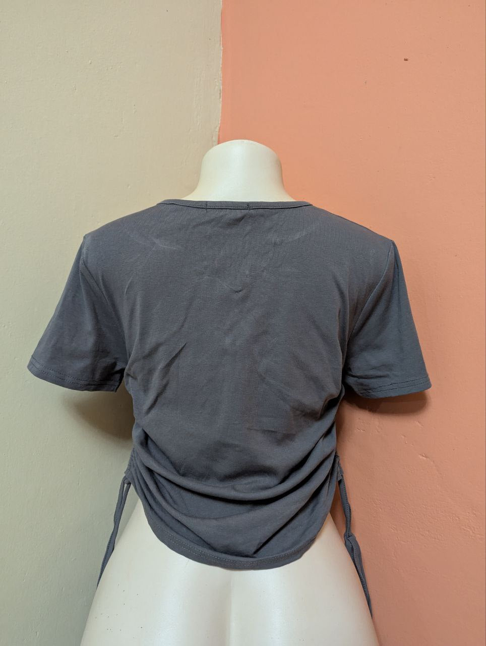 Dark Gray Notch Neck Drawstring Top – Fitted Short Sleeve Women’s Tee with Adjustable Sides (THRIFT)