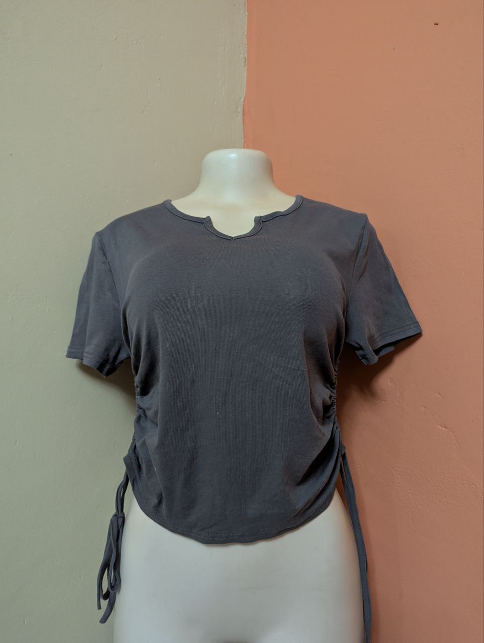 Dark Gray Notch Neck Drawstring Top – Fitted Short Sleeve Women’s Tee with Adjustable Sides (THRIFT)