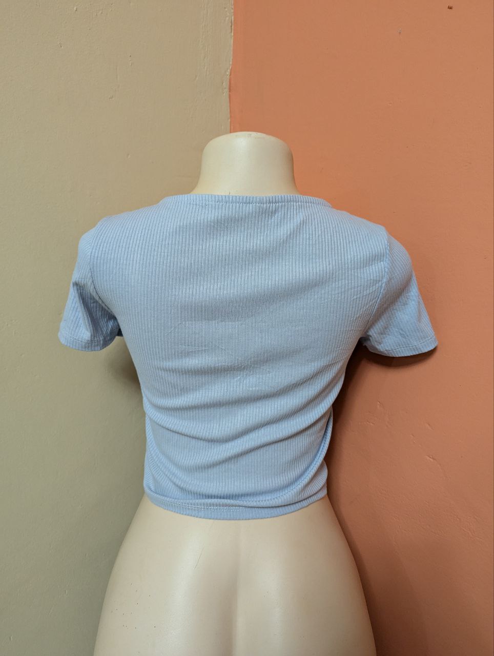 Light Blue Ribbed Button-Up Scoop Neck Top – Fitted Short Sleeve Women’s Tee (THRIFT)