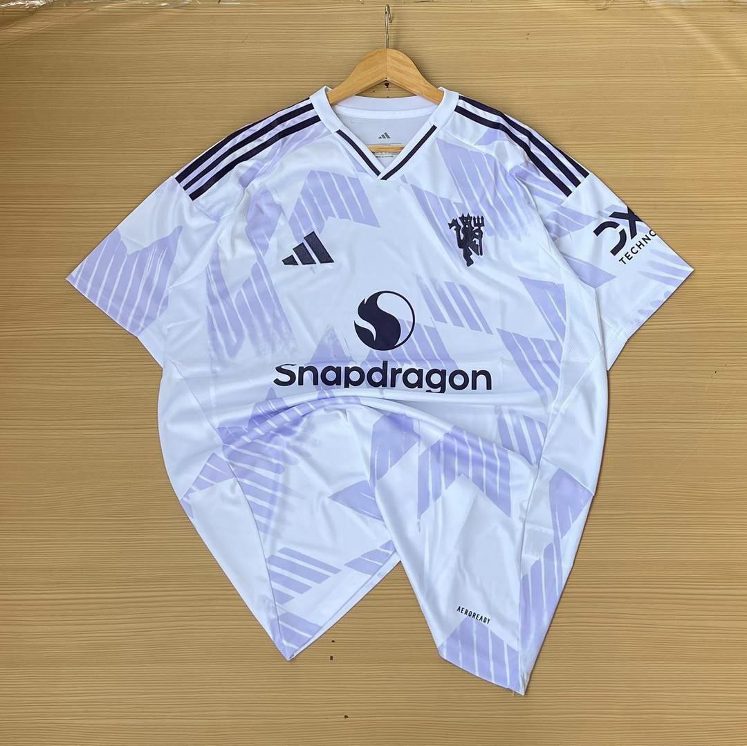 Manchester United away kit